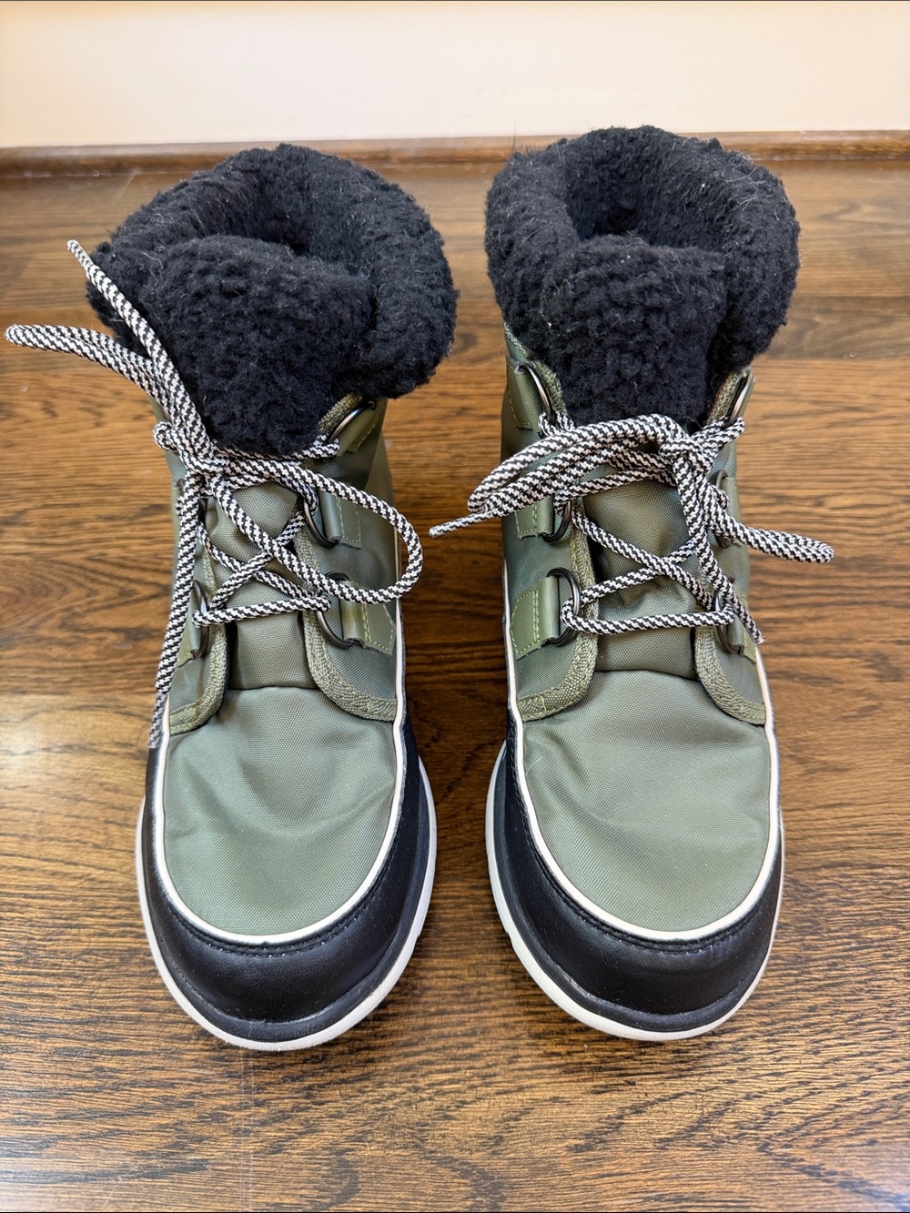 Sorel Women’s Explorer Carnival Hiker Green Fleece Lined Boot Size 8